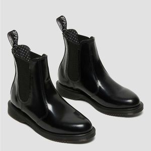 Dr.Martens Flora women’s smooth leather chelsea boots, size 6